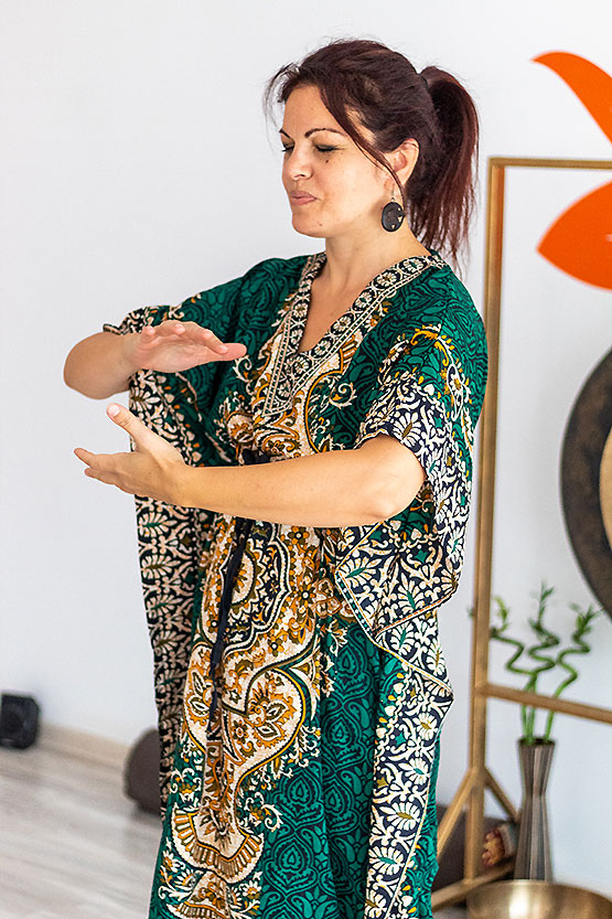 //www.onlineyoga.ro/wp-content/uploads/2020/11/dans-energetic2.jpg